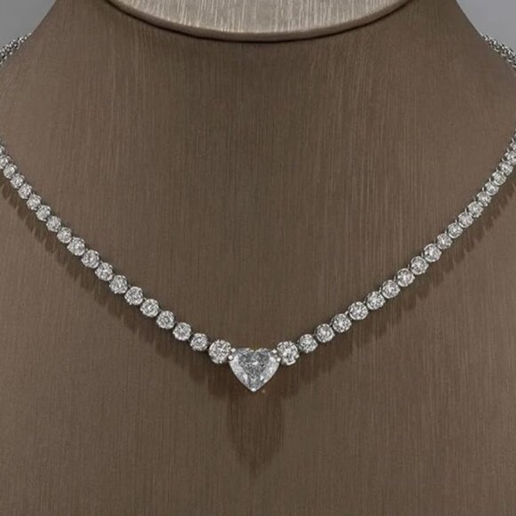 Jewelry - Silver Heart Sparkling Necklace